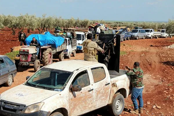 Siviller terör güvenli bölgeye doğru ilerlemeye devam ediyor! İşte son görüntüler