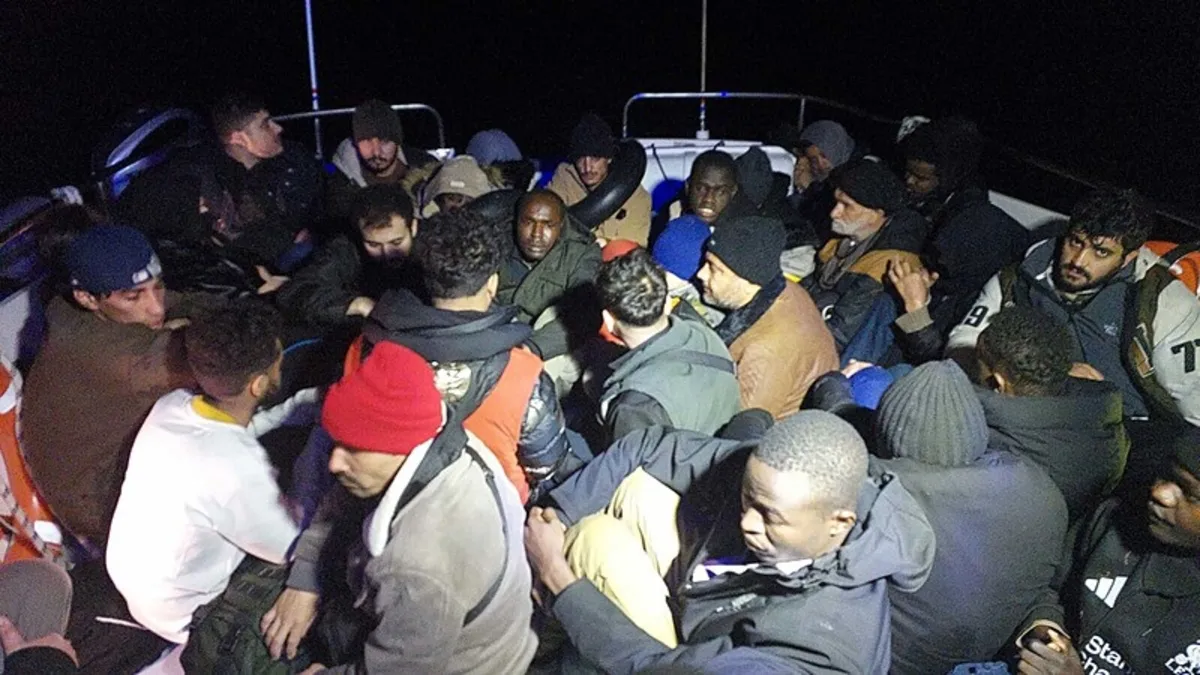 30 göçmen son anda kurtarıldı