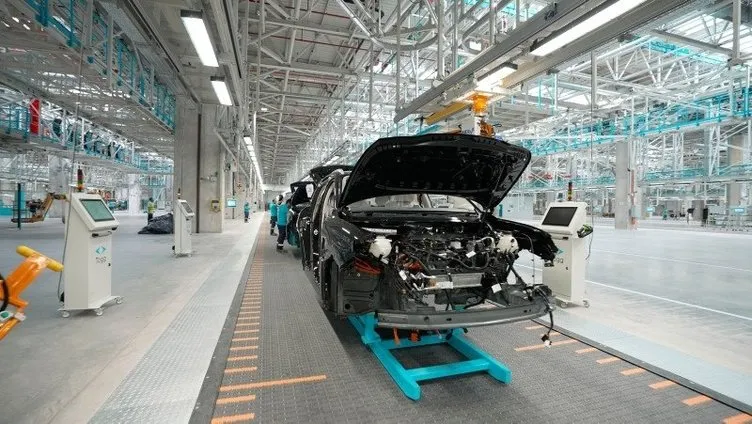 Fransız basını TOGG’u mercek altına aldı: Tek tek incelediler! Her şey çok hızlı gelişti