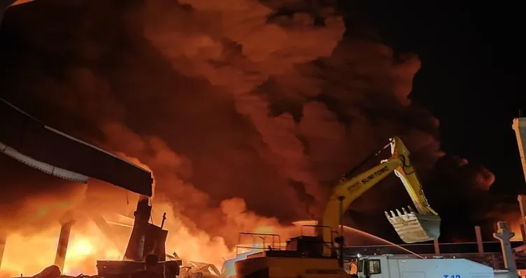 Adana’da motosiklet fabrikasında yangın! Bölgeye...