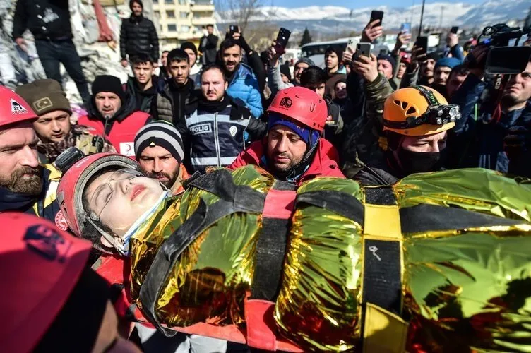 SON DAKİKA: Deprem’de 90. saat mucizesi! 10 günlük Yağız bebek ve annesi herkesi ağlattı