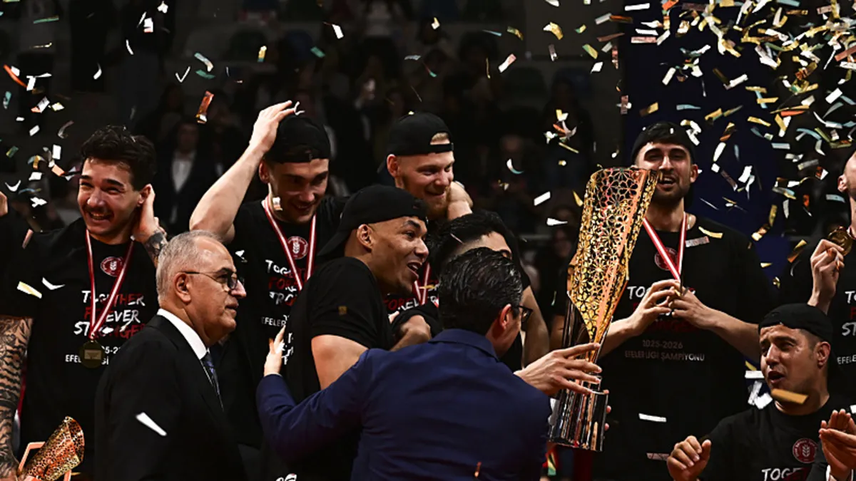 Efeler Ligi şampiyonu Ziraat Bankkart kupasına kavuştu! Efeler Ligi şampiyonu Ziraat Bankkart kupasına kavuştu!