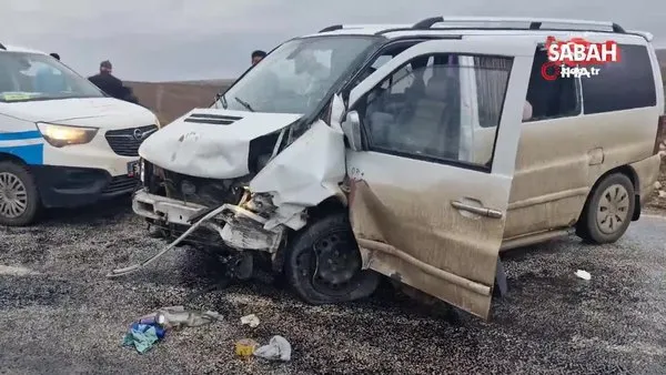 Çorum'da feci kaza: Otomobil ve ticari araç çarpıştı: 5 yaralı | Video