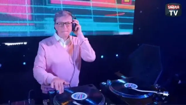 Bill Gates DJ’lik yaptı