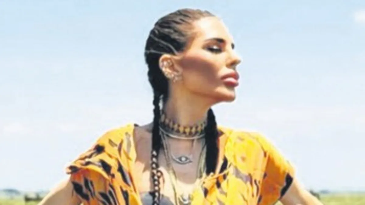 Afrika’da safariye katıldı