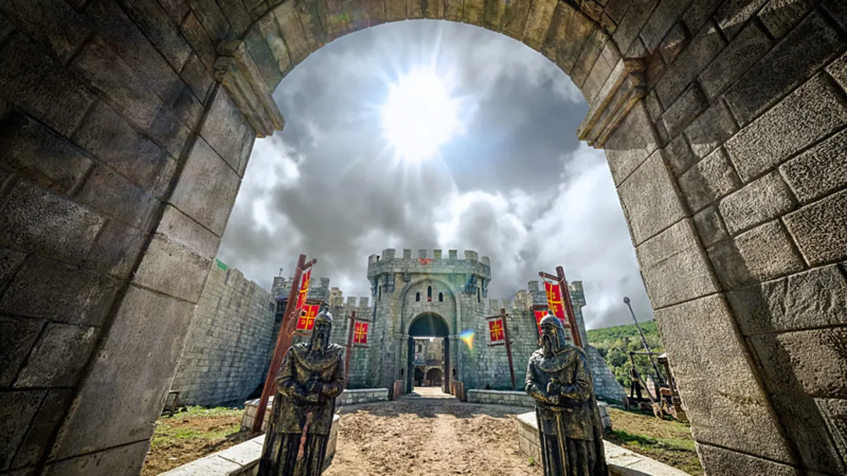 Bayramda nereye gidilir diyenlere müjde! Bozdağ Film Platoları’nda tarih ve eğlence bir arada Bayramda nereye gidilir diyenlere müjde! Bozdağ Film Platoları’nda tarih ve eğlence bir arada