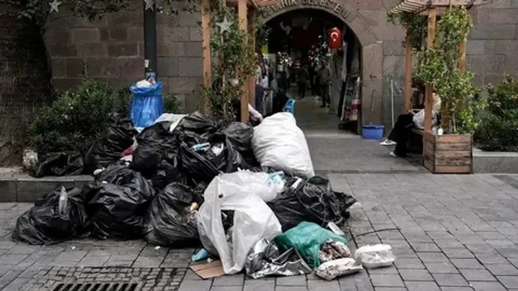 Son dakika: İzmir’de sokaklar çöp dağları! Salgın hastalık riski kapıda