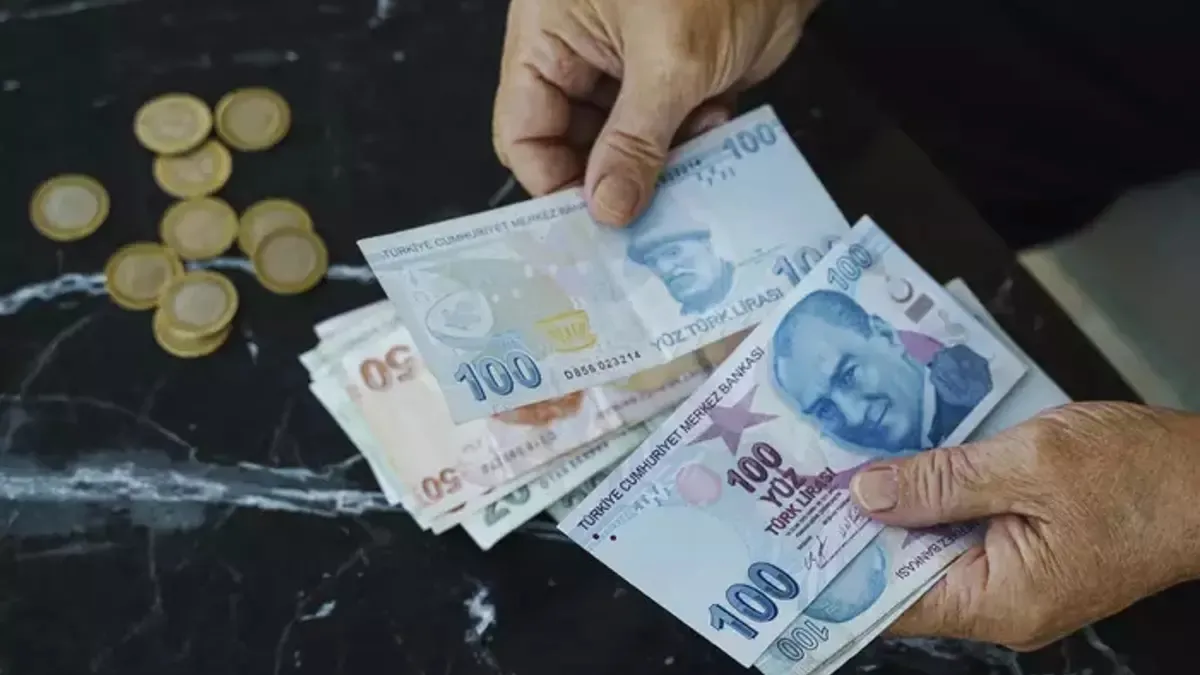 EMEKLİ MAAŞI ÖDEME TAKVİMİ | SSK Bağ-kur 2026 emekli maaşları bayramdan önce yatar mı?