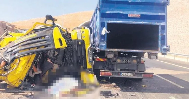 Lastiği patlayan TIR dehşet saçtı