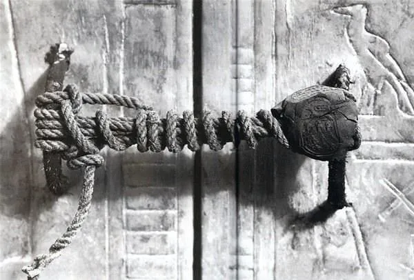 3245 yıllık Tutankamon’un mezar odasından 23 fotoğraf