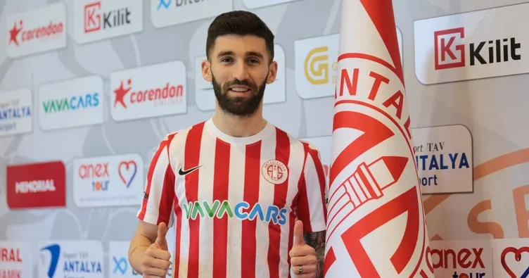 Son dakika transfer haberleri: Fraport Tav Antalyaspor, Doğukan Sinik ile sözleşme imzaladı