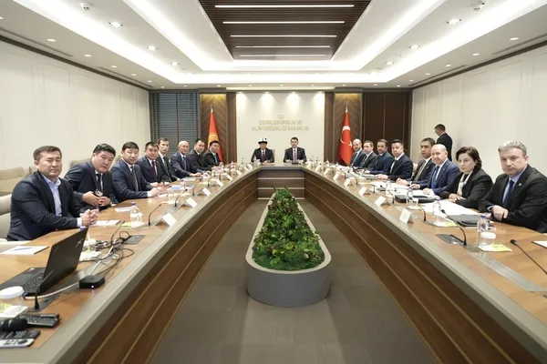 bakan-kurum-duyurdu-kirgizistan-ile-kentsel-planlama-isbirligi-anlasmasi-imzalandi-1781854004247.jpg