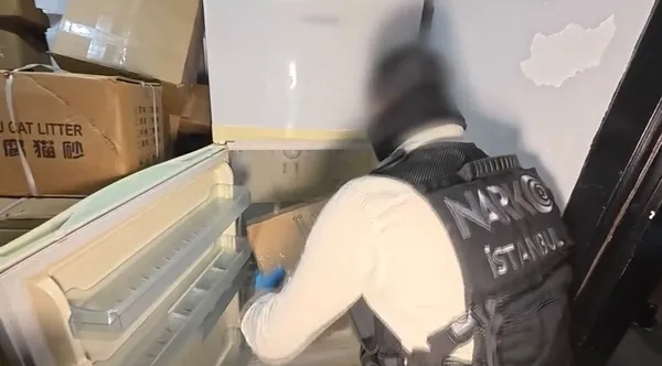 paket-paket-uyusturucular-buzdolabindan-cikti-1785998073467.jpg