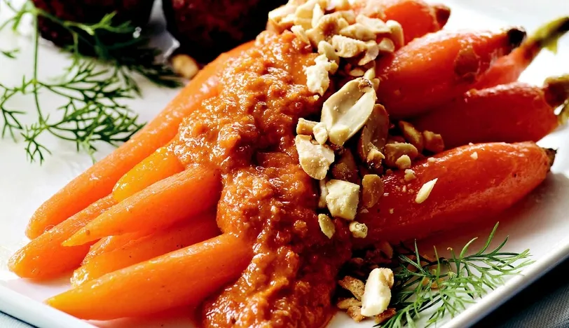 Köfteli Yer Fıstığı Soslu Havuç