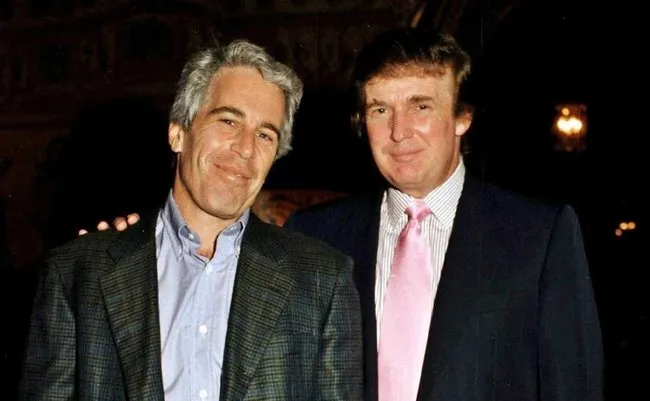Trump inkar ediyordu! Epstein’a gönderdiği cinsel içerikli mektup ortaya çıktı