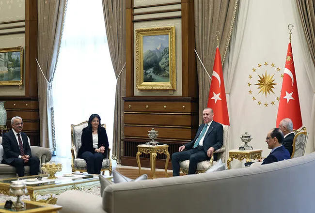 baskan-erdogan-dem-parti-heyetini-kabul-etti-gundem-terorsuz-turkiye-sureci-1770813182641.jpeg Başkan Erdoğan, DEM Parti heyetini kabul etti! Gündem Terörsüz Türkiye süreci