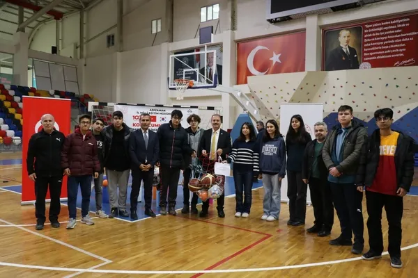 kore-cumhuriyetinden-adiyamandaki-okullara-spor-malzemesi-yardimi-1708025289094.jpg