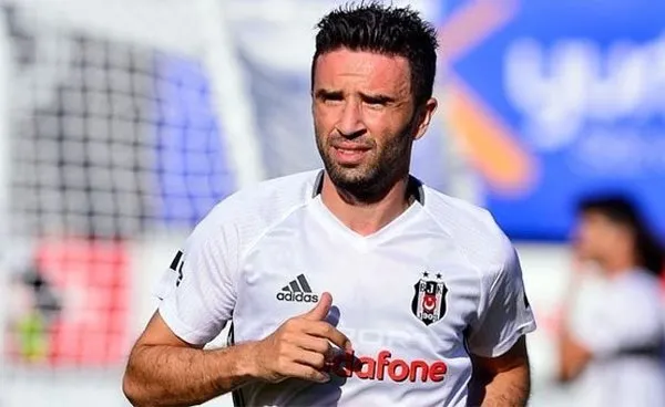 Ünlü futbolcular ve lüks otomobilleri