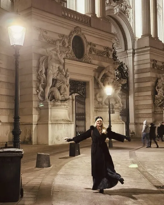 Birce Akalay’dan hayranlarını şoke eden yeni stil! Yüzlerce yorum yağdı: Sen misin o sarışın?