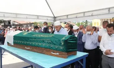 Başkan Karaosmanoğlu, annesinin cenaze namazını kendi kıldırdı