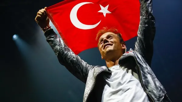 Dünyaca ünlü DJ Armin Van Buuren İstanbul'u salladı!