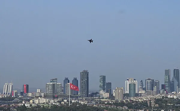 son-dakika-denizde-ve-havada-100-yil-coskusu-istanbul-bogazinda-100-gemi-ile-tarihi-gecit-toreni-1698588818356.jpg