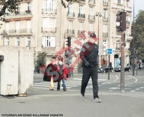 Cem Uzan Paris'te sabah koşusunda