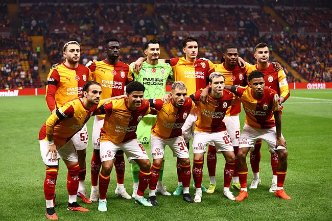 canli-galatasaray-barcelona-sampiyonlar-ligi-maci-dev-macin-ilk-11leri-belli-oldu-1791906160990.jpg