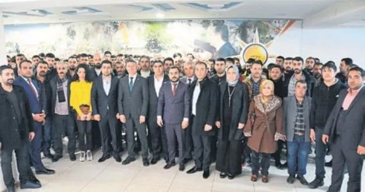 Adana AK Parti’ye katılımlar sürüyor
