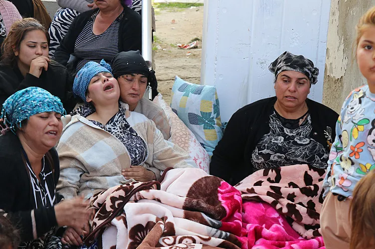 Denizli’de kaybolduktan sonra cansız bedenine ulaşılmıştı: 4 yaşındaki Nazlı Şeşen son yolculuğuna uğurlandı!