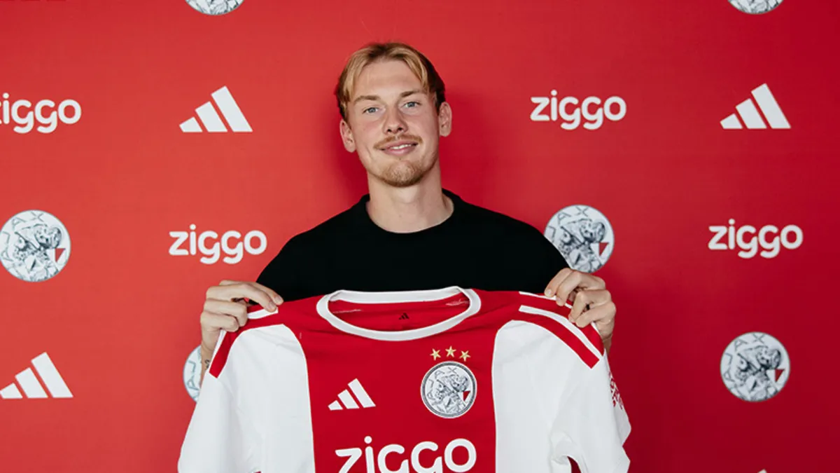 Julian Brandt, Ajax’a imza attı! Julian Brandt, Ajax’a imza attı!