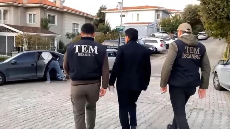 SON DAKİKA! Görüntüler ortaya çıktı! İşte Ahmet Özer’in gözaltına alındığı anlar