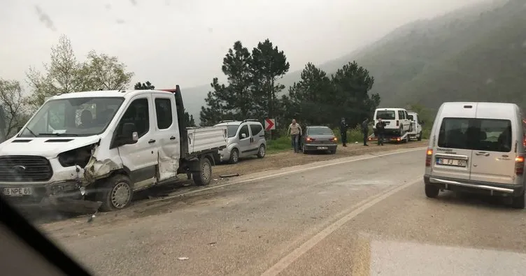 Bursa- Orhaneli Yolunda 3 Aracın Karıştığı Kazada 6 Yaralı