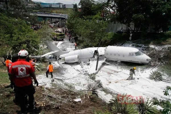 Honduras’ta uçak düştü!