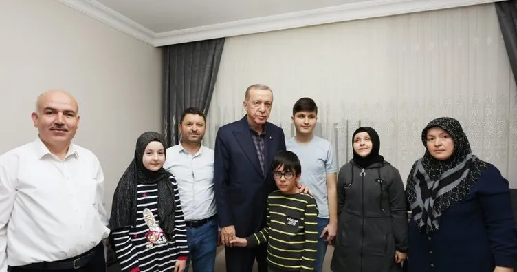 Başkan Erdoğan, görme engelli hafız Ravzanur’u ve ailesini evinde ziyaret etti