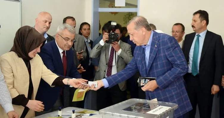 Cumhurbaşkanı Erdoğan’ın oy kullandığı sandıktan 205 “evet” çıktı