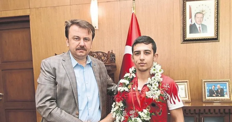 Büyükşehir güreşçisi Arjantin’e uçtu