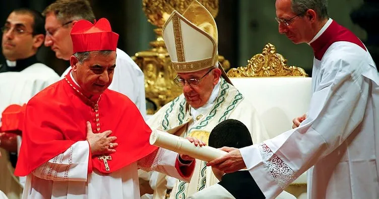 Vatikan’da yolsuzlukla suçlanan üst düzey görevlerde bulunan kardinal istifa etti