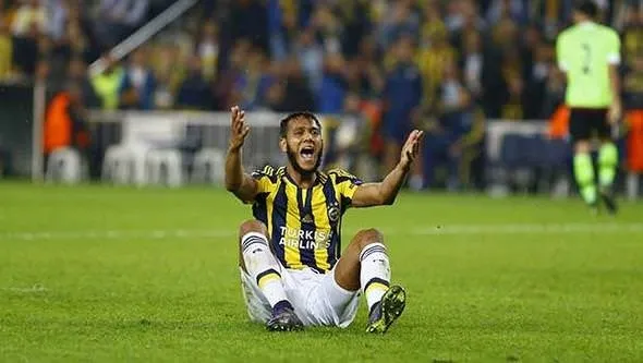 Sneijder tek başına Fenerbahçe'yi yakaladı!
