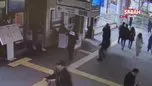 Marmaray’da temizlik işçisi, güvenlik görevlisi kadına bıçakla saldırdı | Video