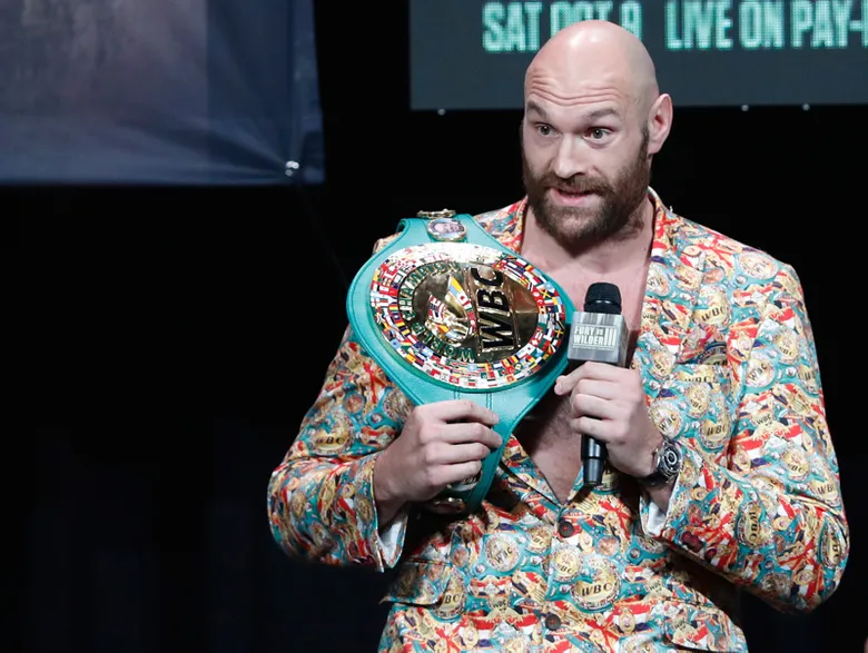 tyson-fury-deontay-wilder-dovusu-oncesi-bomba-sozler-zayif-ve-kucuk-birisin-1633600297425.jpg