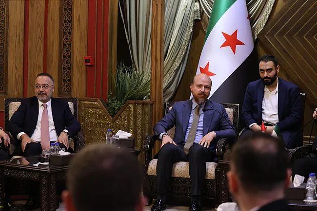 bilal-erdogan-turkiye-dunyanin-merkez-ulkelerinden-biri-1778782787237.jpeg Bilal Erdoğan: “Türkiye dünyanın merkez ülkelerinden biri”