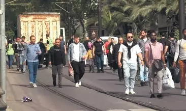 Tramvay bozuldu vatandaş yaya kaldı