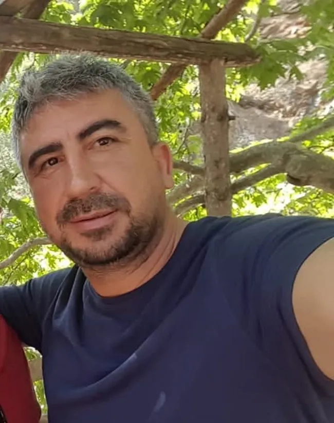 son-dakika-otomobilinde-cansiz-bedeni-bulunan-ilyas-unalanin-olumunde-sir-perdesi-aralandi-dikkat-ceken-yasak-1761204080318.jpg SON DAKİKA... Otomobilinde cansız bedeni bulunan İlyas Ünalan'ın ölümünde sır perdesi aralandı: Dikkat çeken yasak aşk detayı!