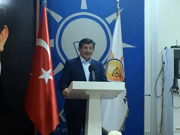 Davutoğlu'nun Yüksekova'da bayramlaşma töreni