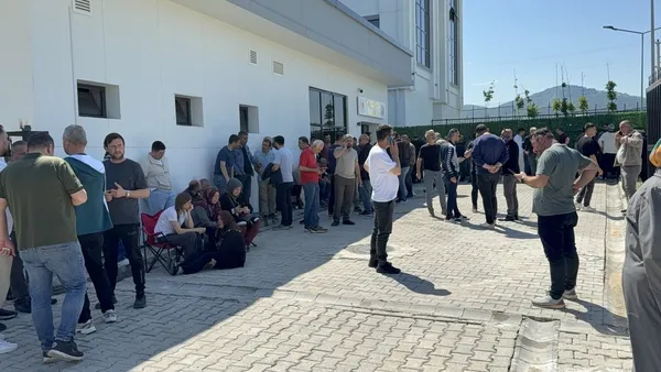 akima-kapilan-3-isci-hayatini-kaybetmisti-demir-celik-fabrikasindaki-elektrik-faciasinin-detaylari-ortaya-cikt-1780563495116.jpg