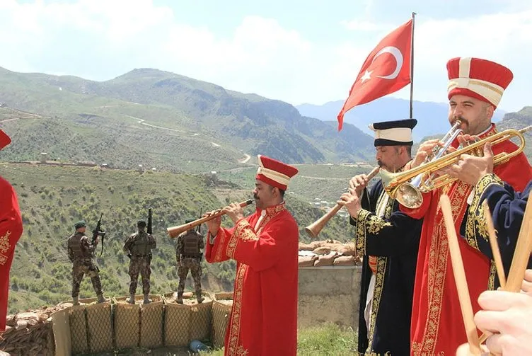 Askeri üs bölgesinde Mehmetçik’e süpriz