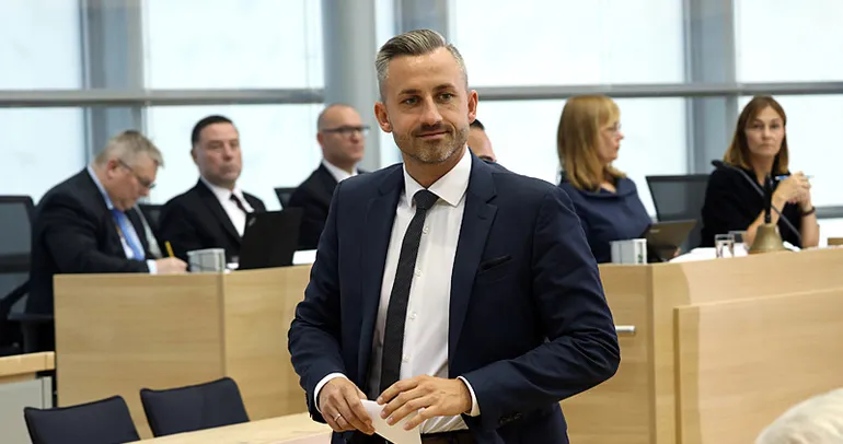 AfD’li siyasetçi eyalet meclis başkanı seçildi