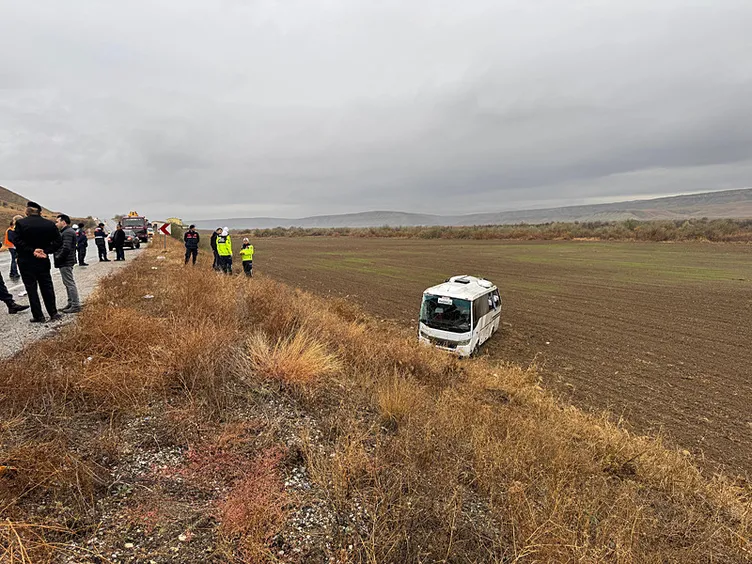 Çankırı’da feci kaza… Cenazeye giden midibüs şarampole uçtu: 29 yaralı!
