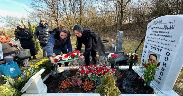 Beş yıldır her gün oğlunun mezarında